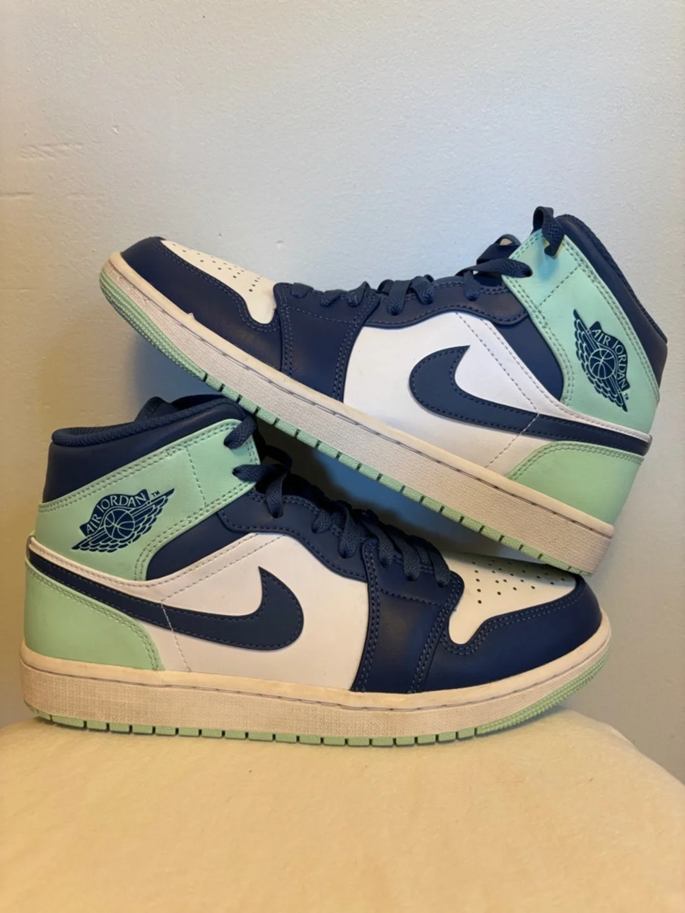 Air Jordan 1 Mid Mystic Navy Mint Foam White 554724-413 Men’s Sz 9